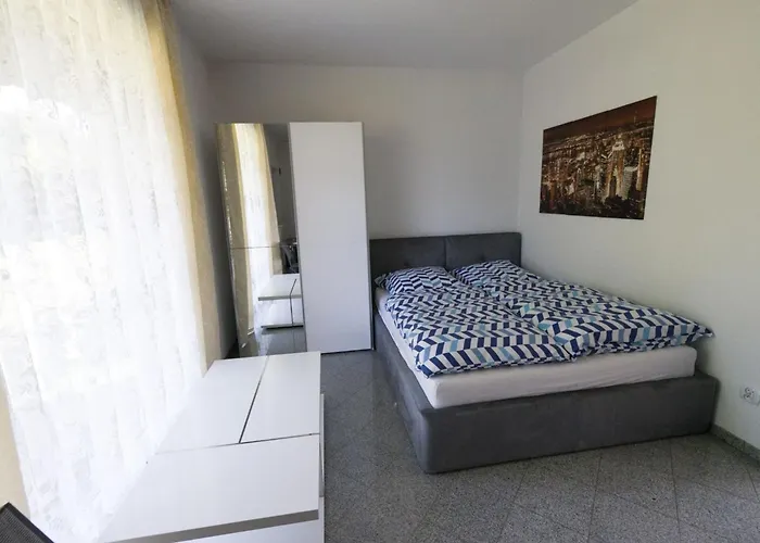 Apartmán In Mit Terrasse- Garten Und Grill By Interhome